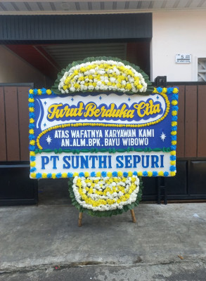 Papan Bunga Duka di Bahu